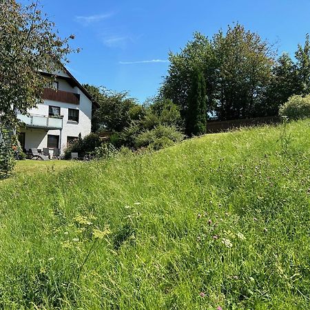 Ruhige Ferienwohnung Mit Terrasse Fuer 2 Personen フォーエンシュトラウス エクステリア 写真