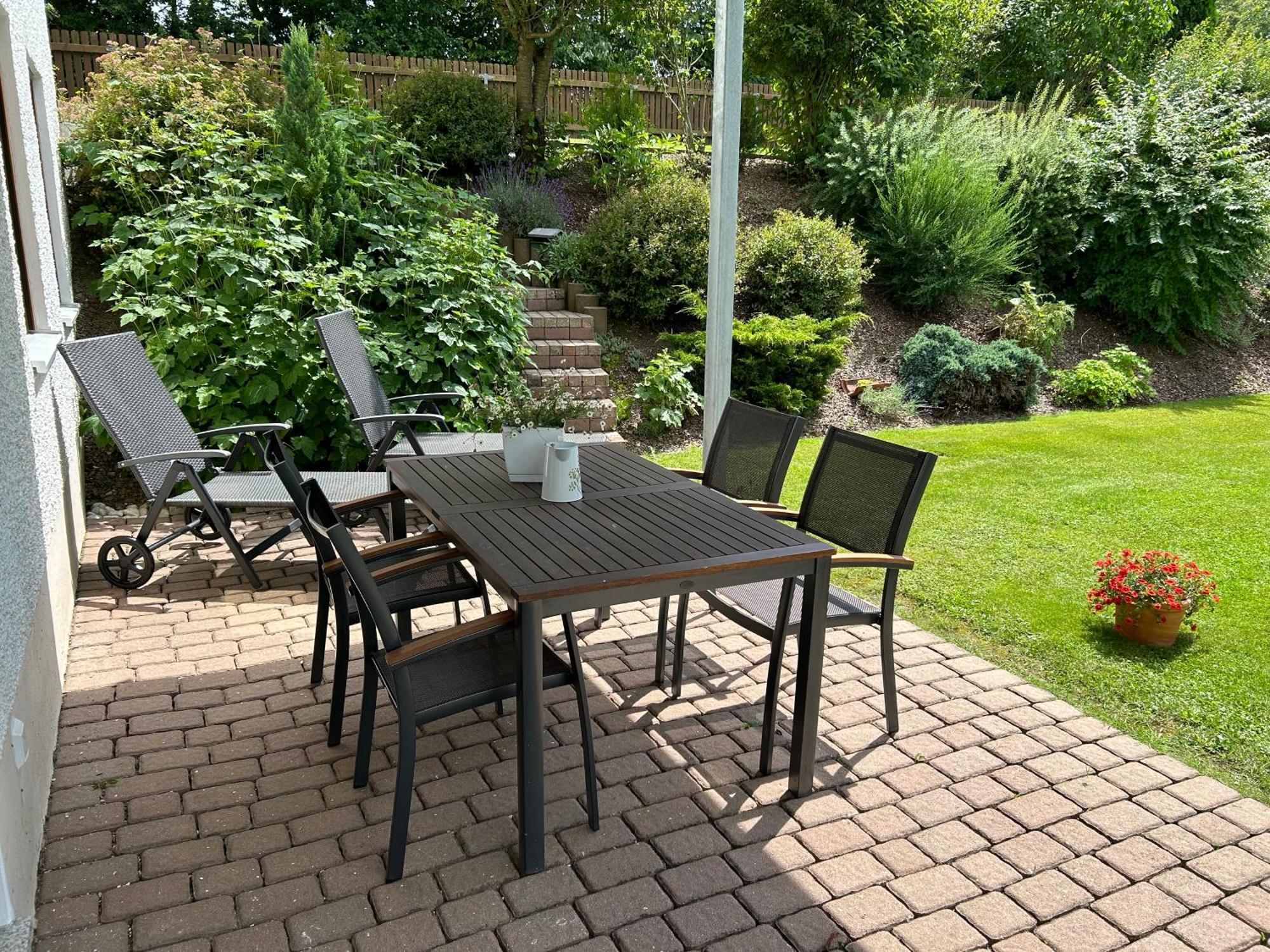 Ruhige Ferienwohnung Mit Terrasse Fuer 2 Personen フォーエンシュトラウス エクステリア 写真