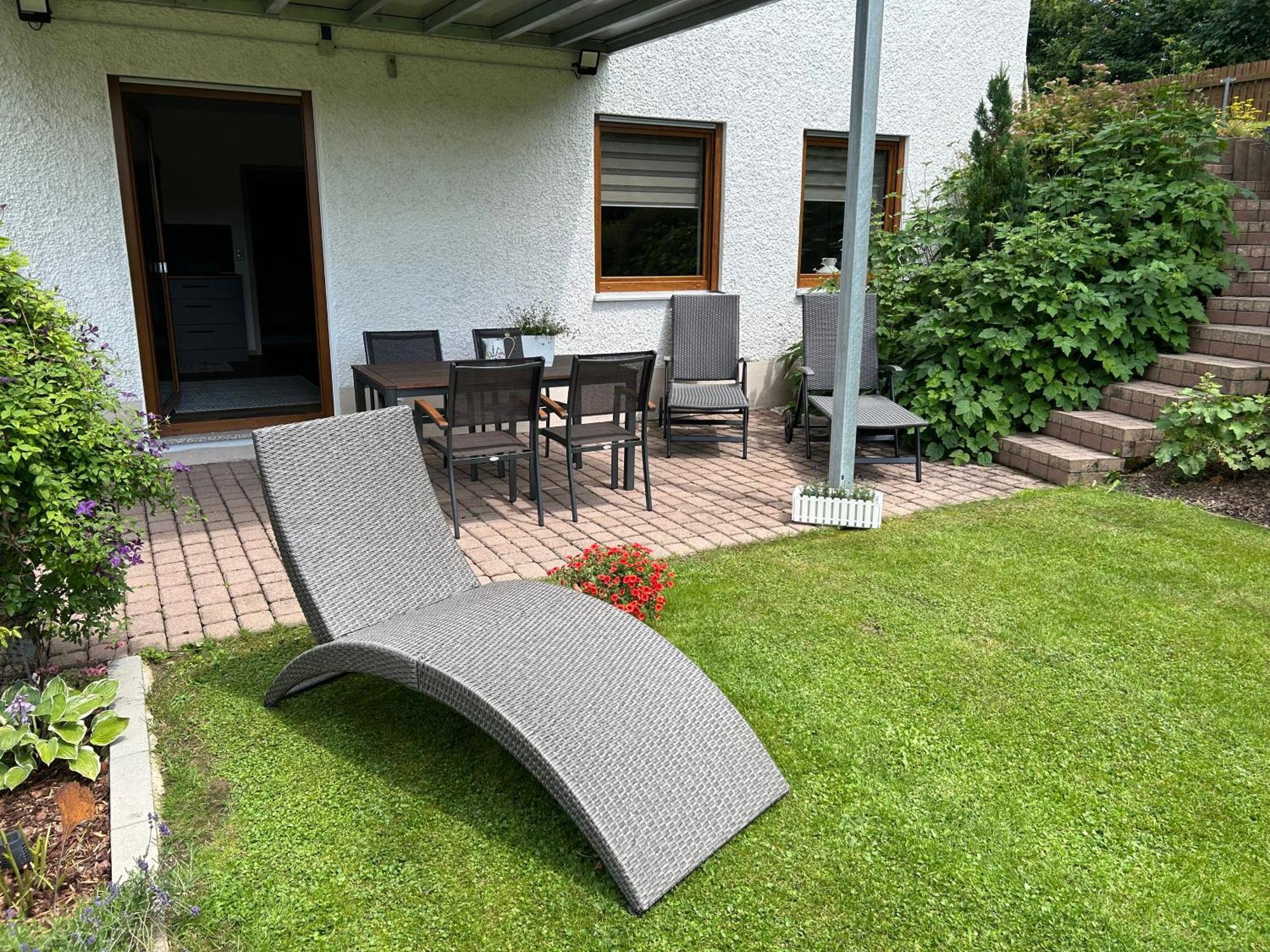 Ruhige Ferienwohnung Mit Terrasse Fuer 2 Personen フォーエンシュトラウス エクステリア 写真