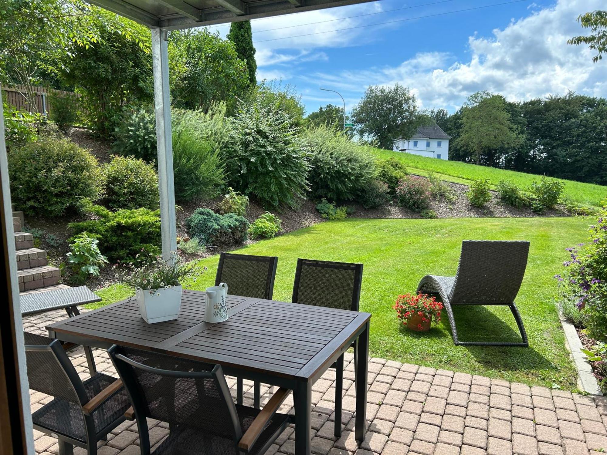 Ruhige Ferienwohnung Mit Terrasse Fuer 2 Personen フォーエンシュトラウス エクステリア 写真