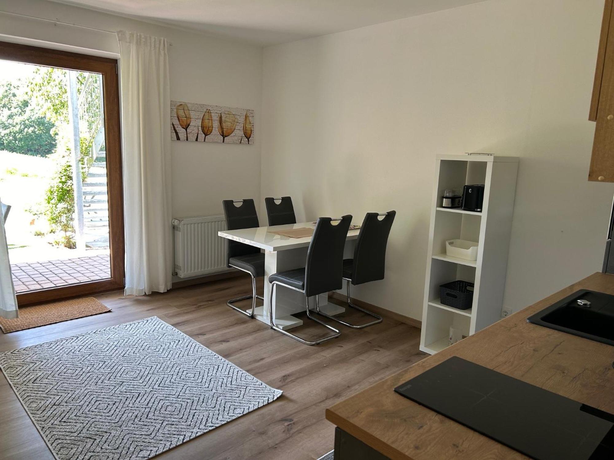 Ruhige Ferienwohnung Mit Terrasse Fuer 2 Personen フォーエンシュトラウス エクステリア 写真
