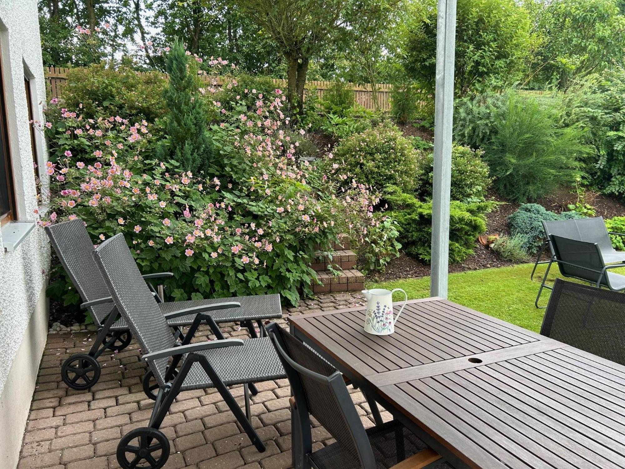 Ruhige Ferienwohnung Mit Terrasse Fuer 2 Personen フォーエンシュトラウス エクステリア 写真